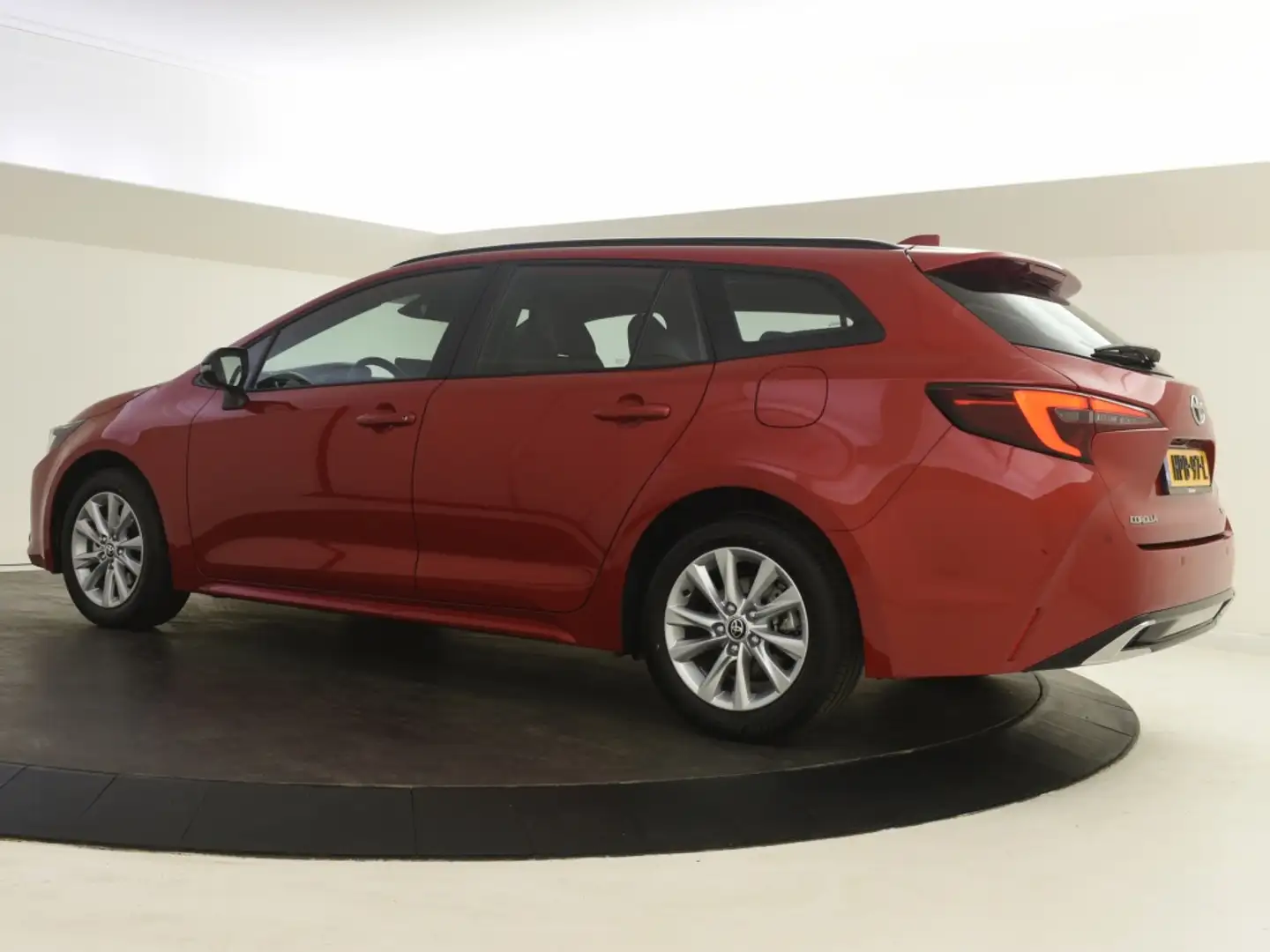 Toyota Corolla Touring Sports Hybrid 140 Active | Parkeersensoren Rood - 2