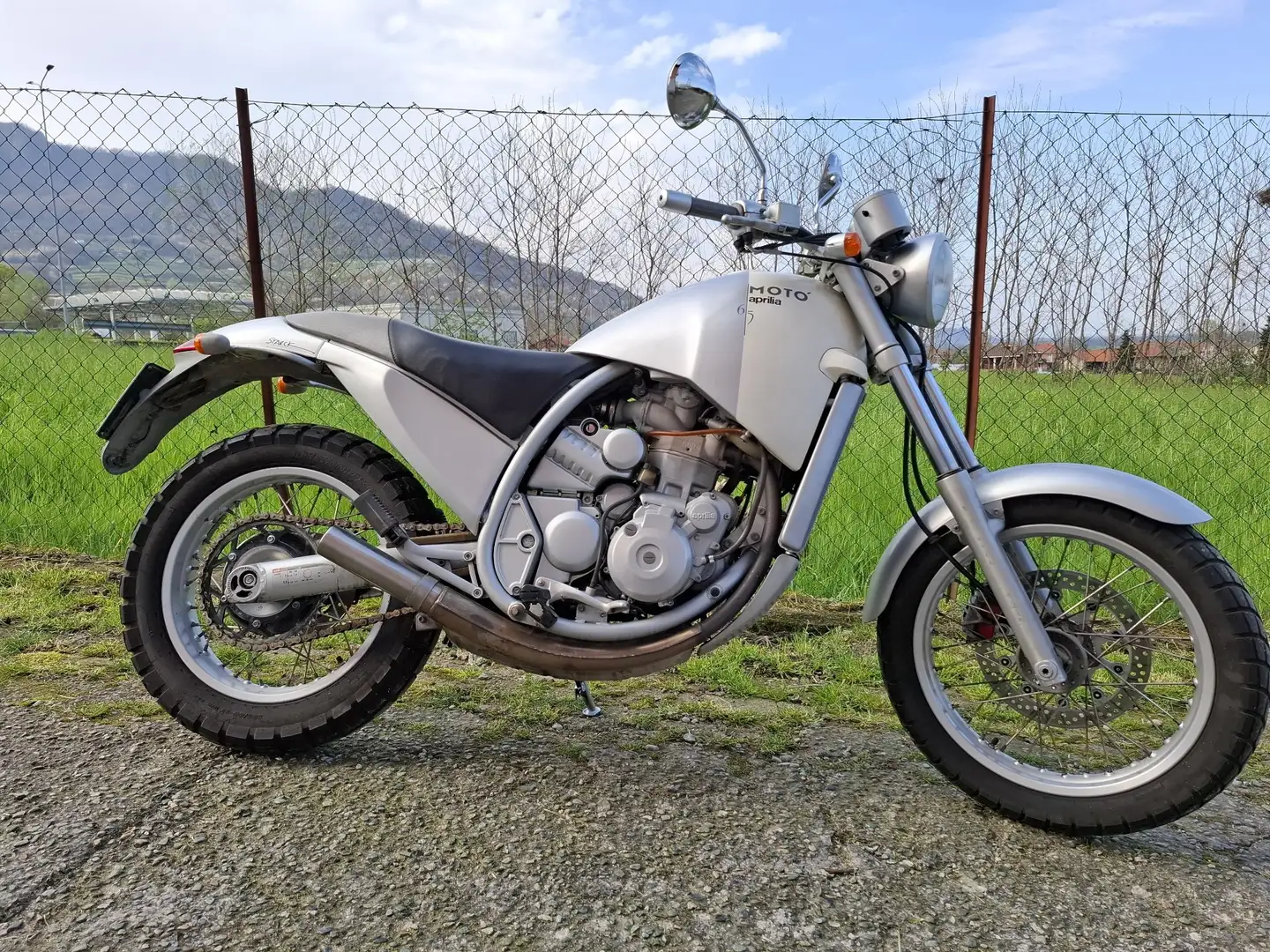 Aprilia Moto 6.5 Bej - 1