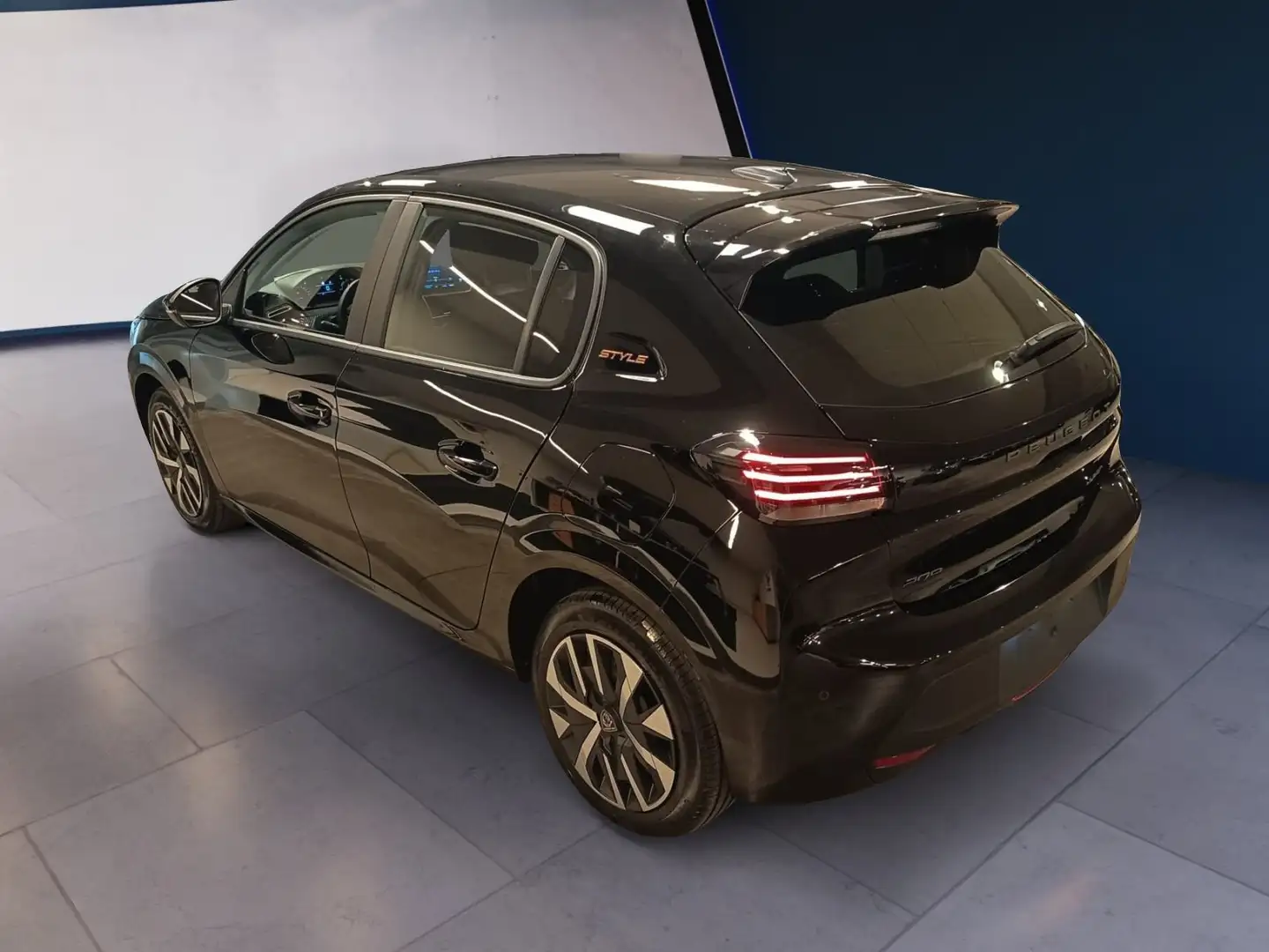 Peugeot 208 208 Hybrid 110 e-DCS6 Style PRONTA CONSEGNA 8 ANN Weiß - 1