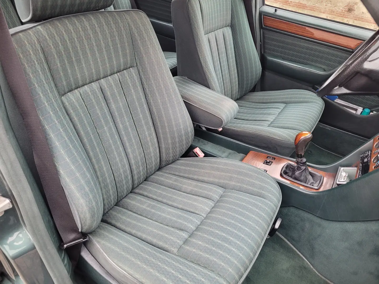 Mercedes-Benz 200 Verde - 2