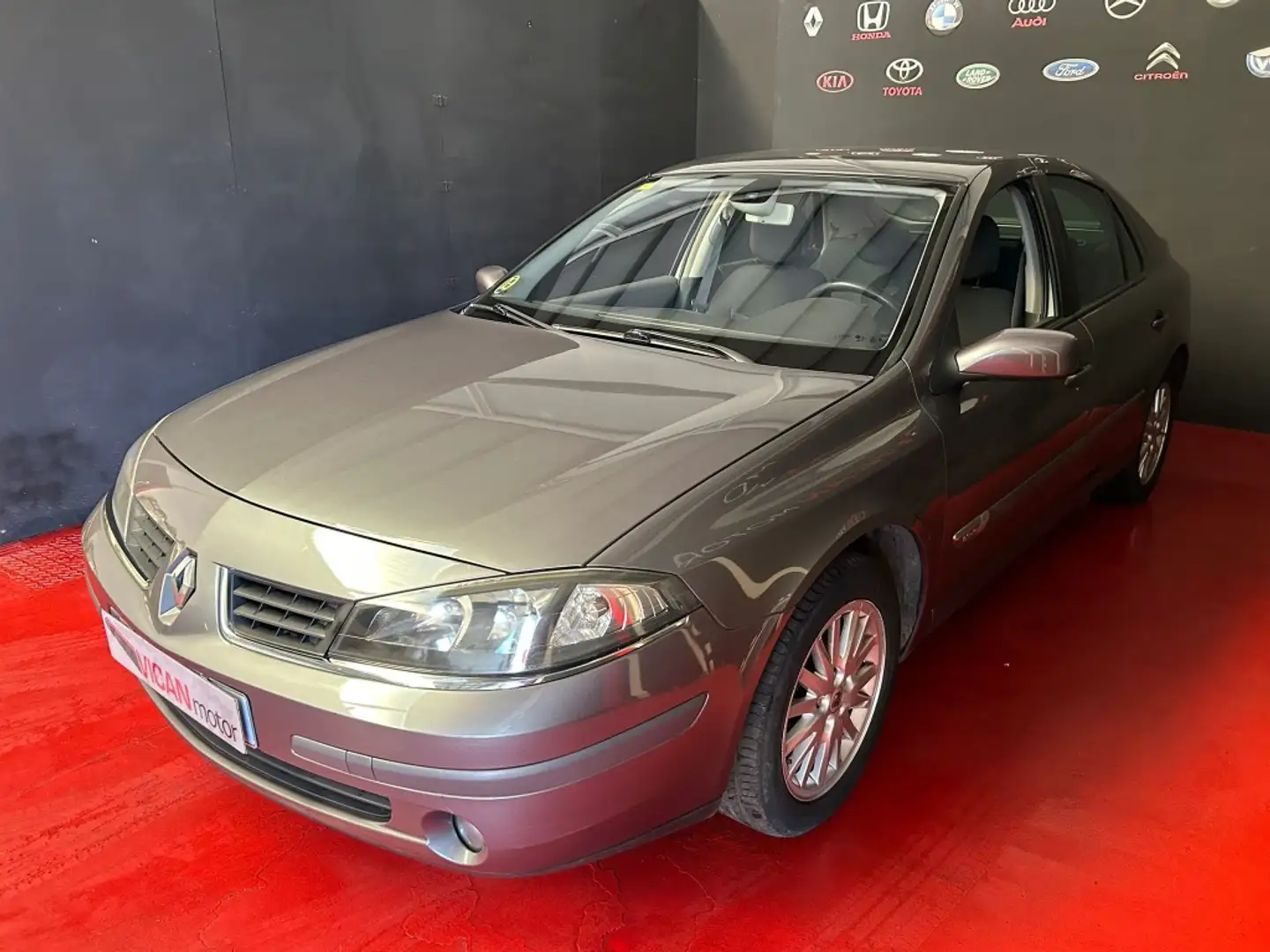 Renault Laguna 1.9DCI Expression 130 Gris - 2