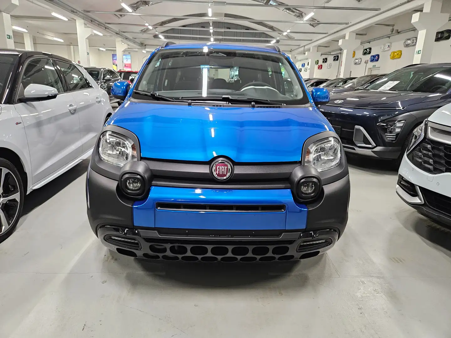 Fiat New Panda 1.0 hybrid 70cv Pandina Cross ADAS Albastru - 2