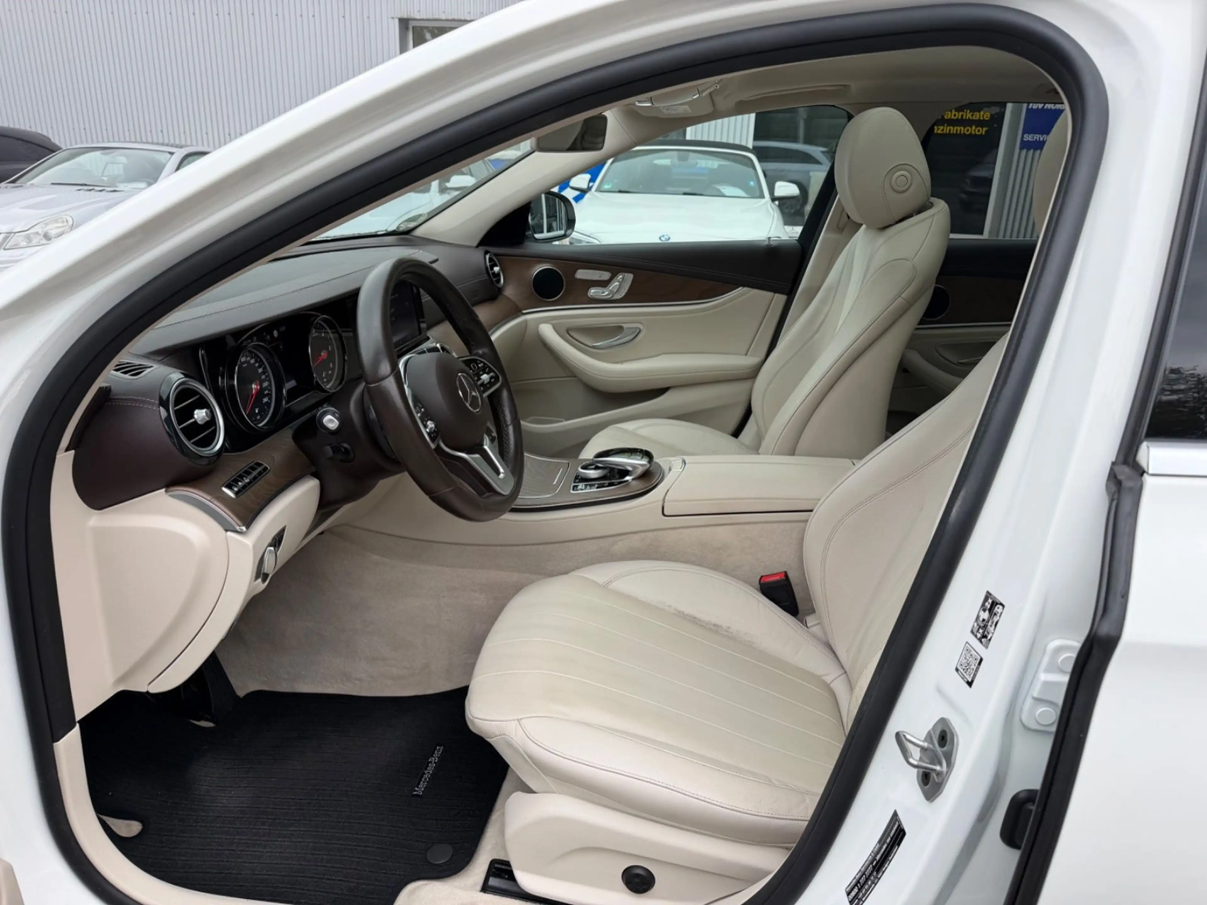 Mercedes-Benz E 350 E T-Modell E 350 d/Pano/SpurASS/Navi/360* — photo 12