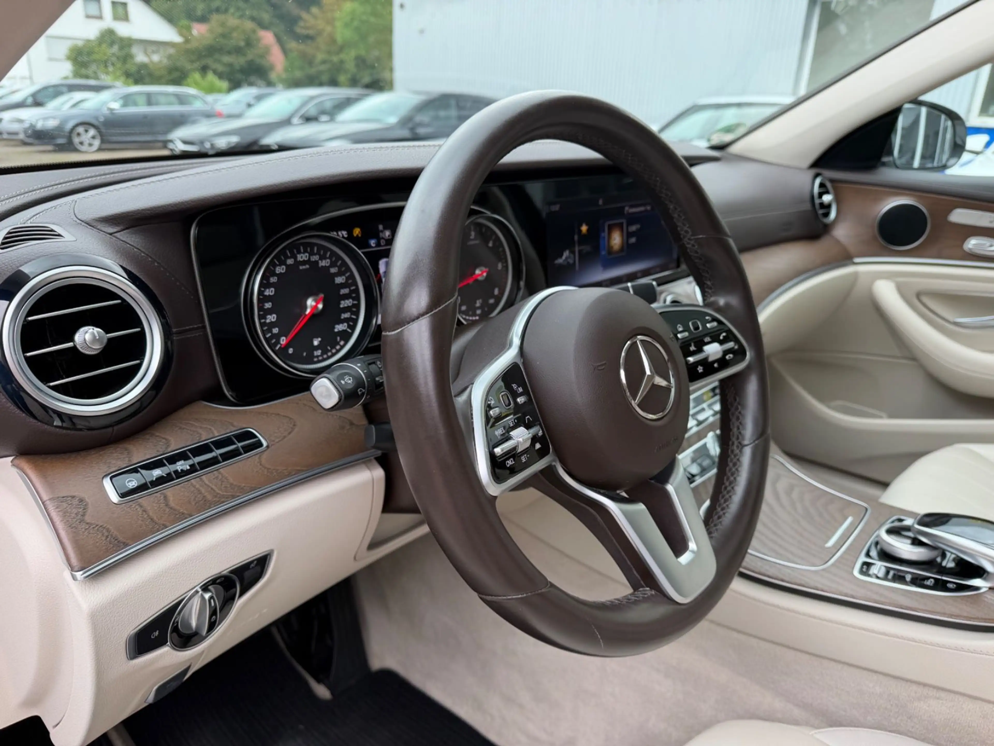 Mercedes-Benz E 350 E T-Modell E 350 d/Pano/SpurASS/Navi/360* — photo 13