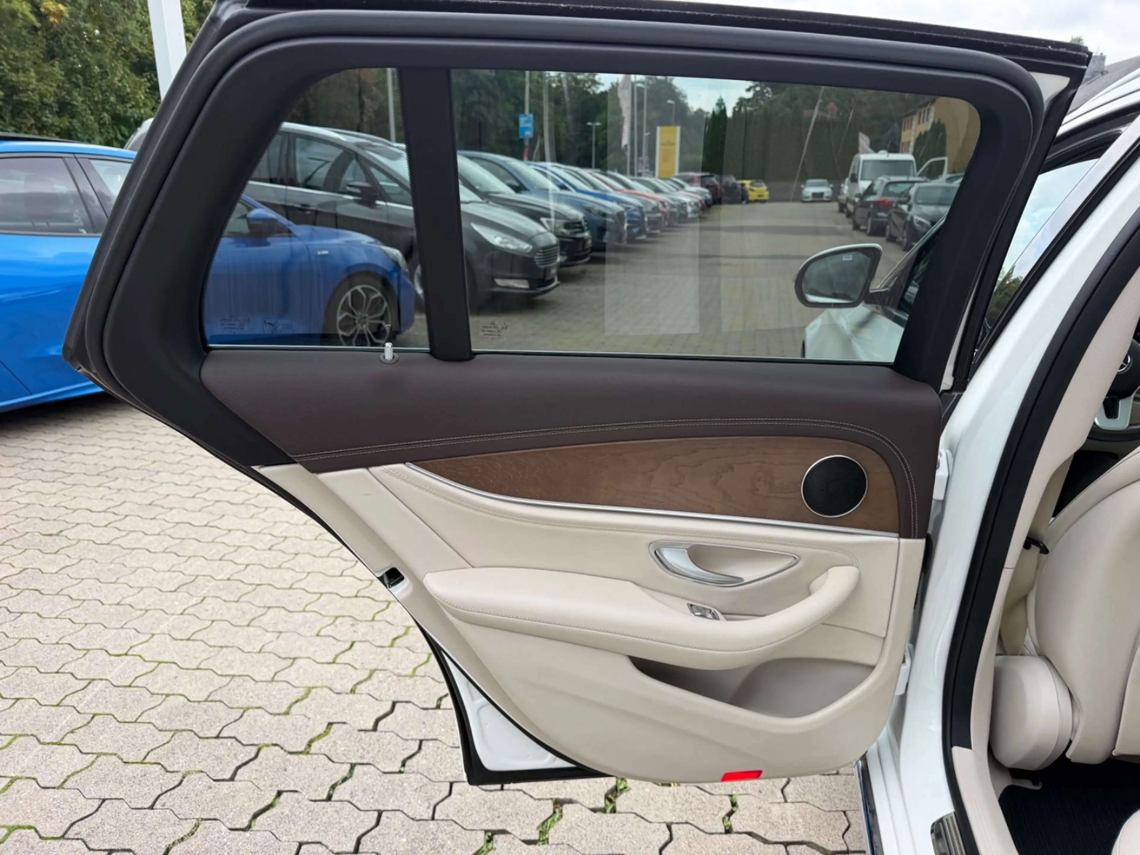 Mercedes-Benz E 350 E T-Modell E 350 d/Pano/SpurASS/Navi/360* — photo 8