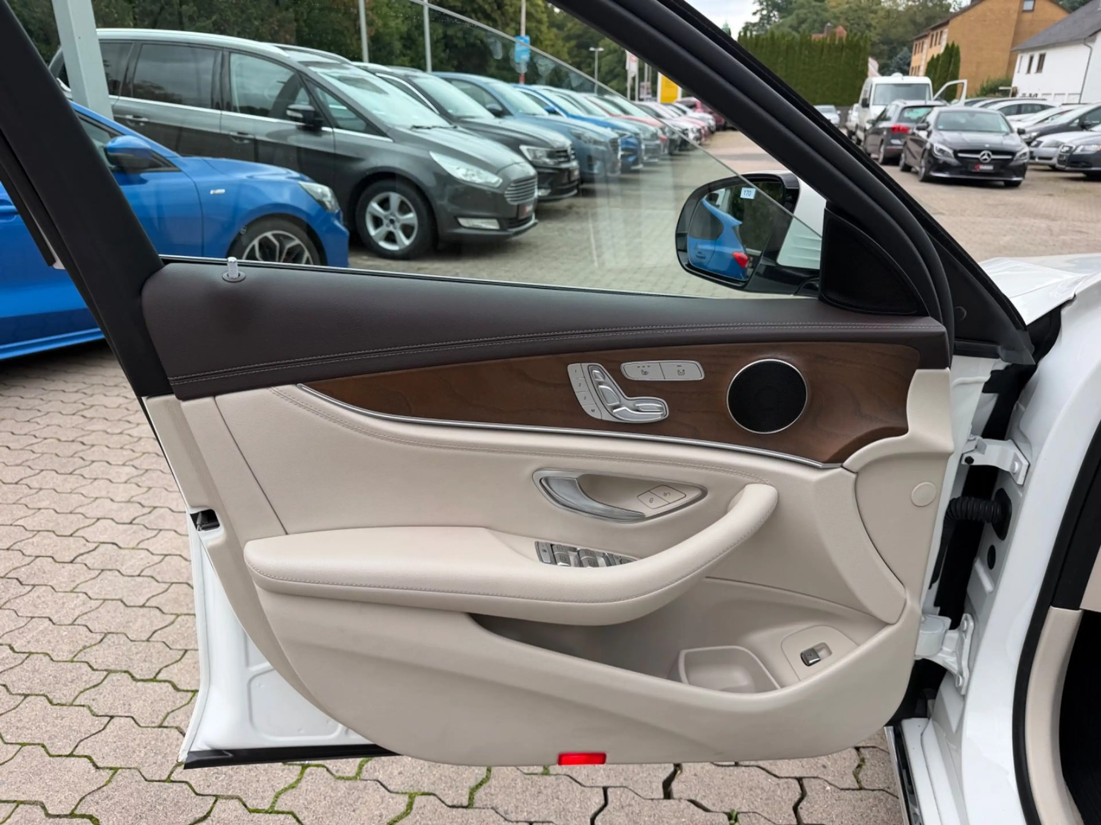 Mercedes-Benz E 350 E T-Modell E 350 d/Pano/SpurASS/Navi/360* — photo 11