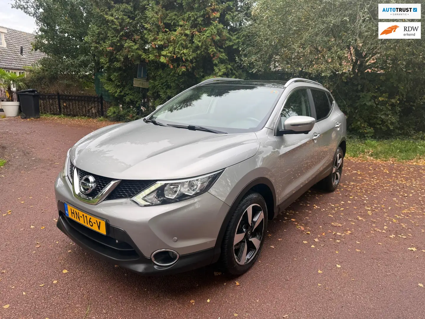 Nissan Qashqai 1.2 Connect Edition / Navi / Pano / Camera / Led / Gris - 1
