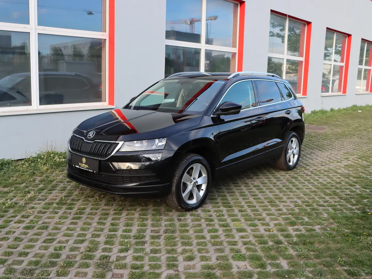 Skoda Karoq 2.0TDI Ambition | ACC | NAVI | RÜCKFAHRKAMERA | Schwarz - 2