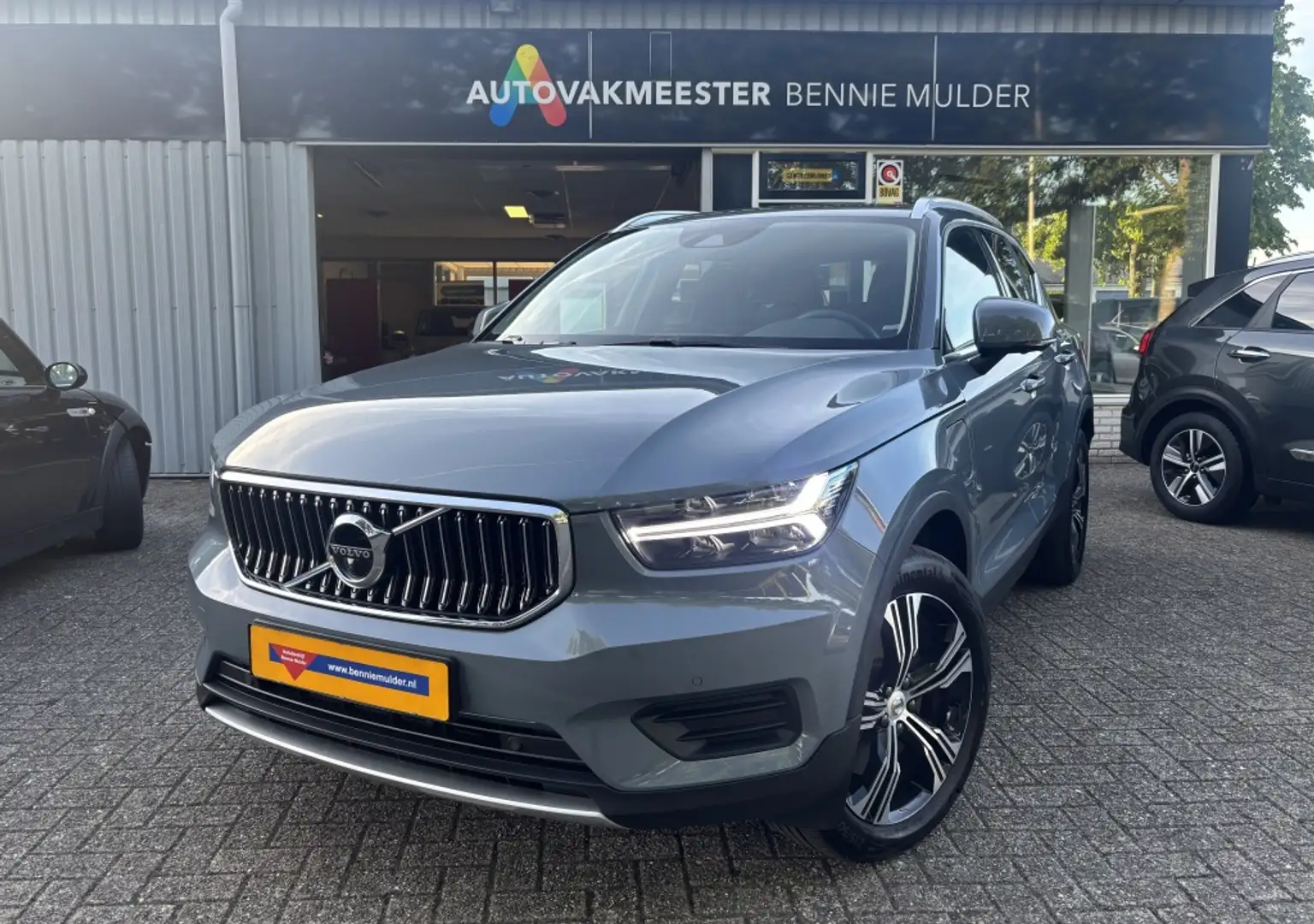 Volvo XC40 1.5 T4 Recharge Insciption Expression NAVI / 360 C Grijs - 1
