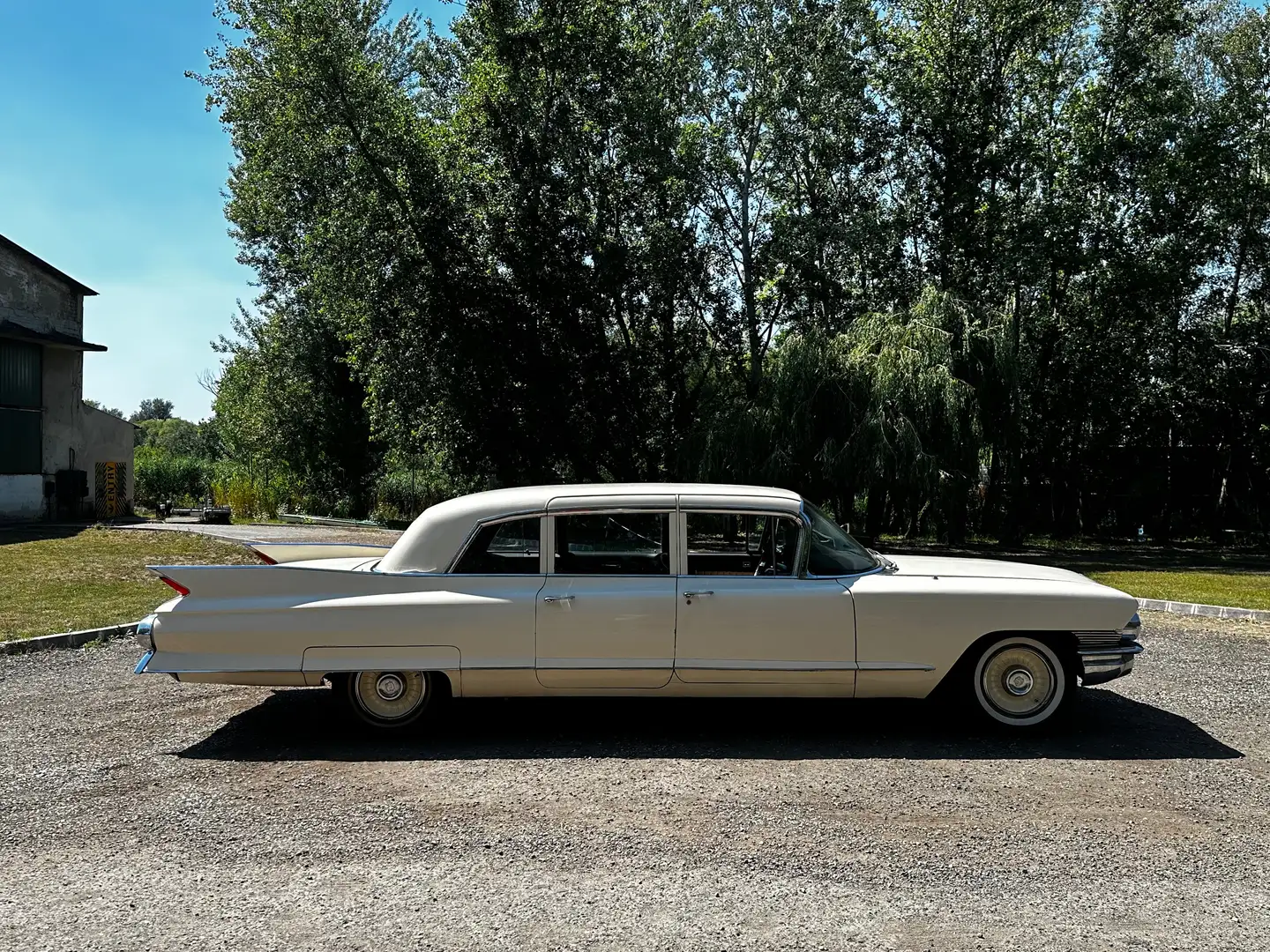 Cadillac Fleetwood Series 75 Weiß - 2