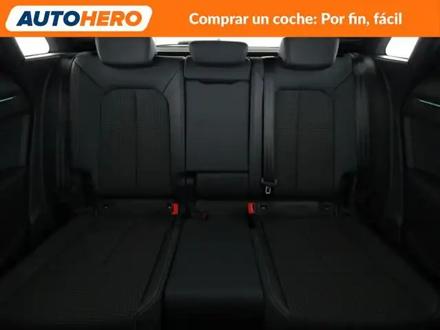 Audi Q3 view 16
