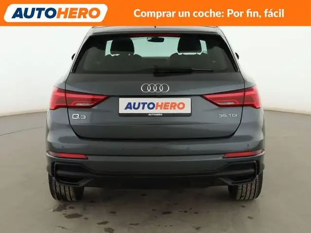 Audi Q3 view 5