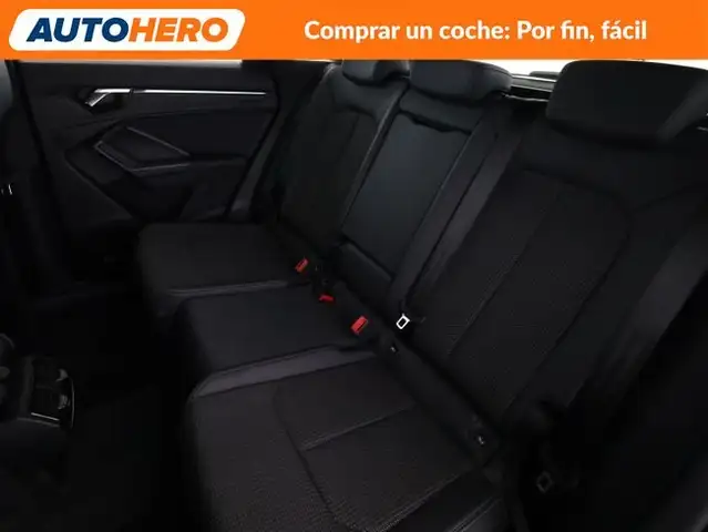 Audi Q3 view 15