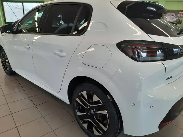 Peugeot 208 view 7