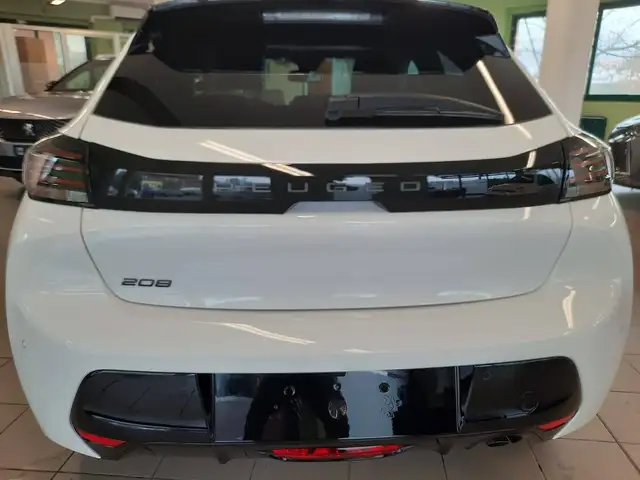 Peugeot 208 view 8
