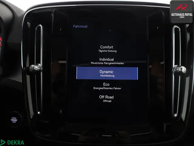 Volvo XC40 view 18