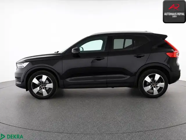 Volvo XC40 view 2