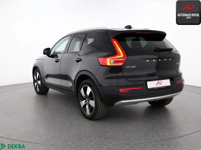 Volvo XC40 view 3