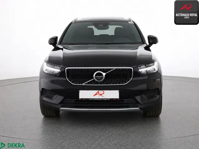 Volvo XC40 view 8