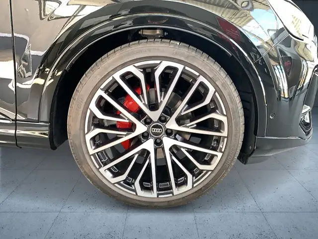 Audi Q7 view 7
