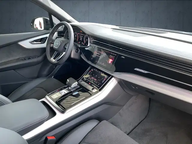 Audi Q7 view 14
