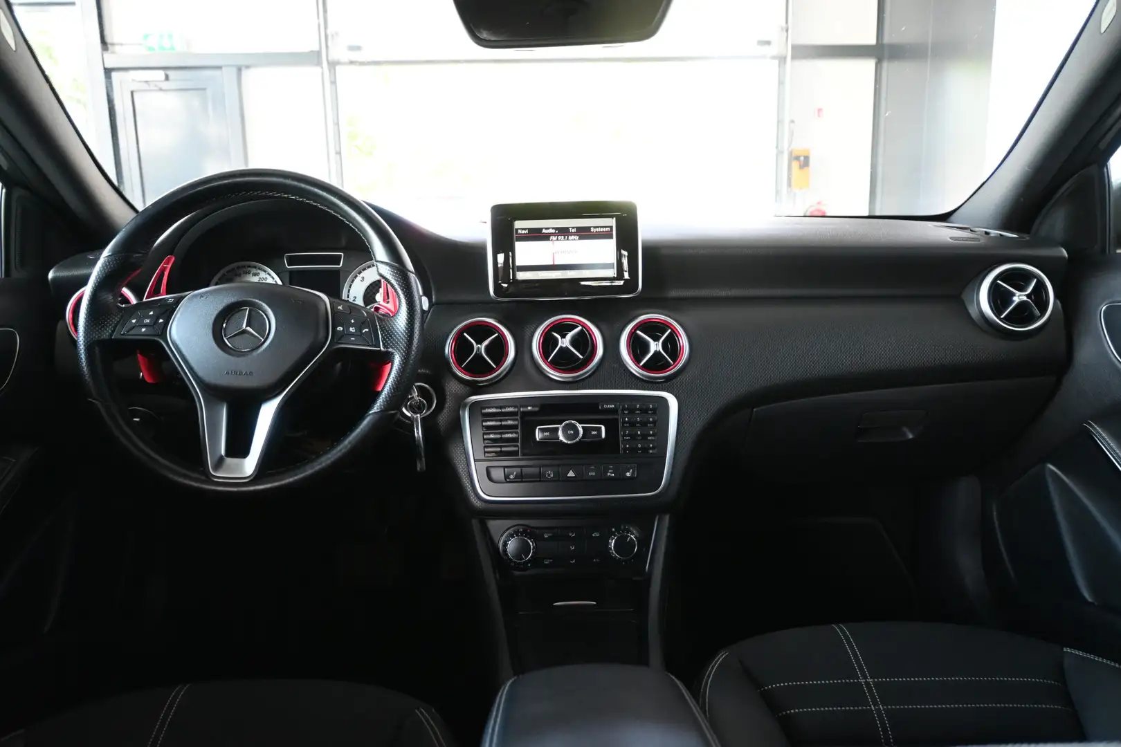 Mercedes-Benz A 180 CDI AMG Automaat Airco Navigatie Stoelverwarming R Grijs - 2