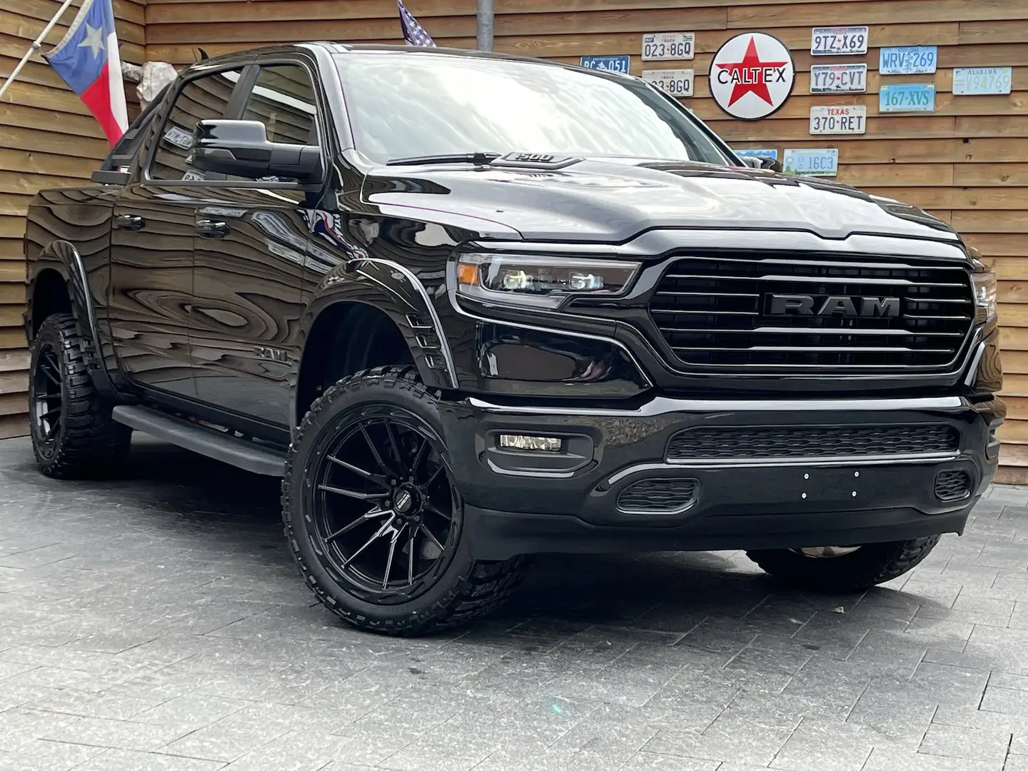Dodge RAM 1500 OFFROAD 5,7 4x4 AHK LPG 22´´ LaChanti Zwart - 2