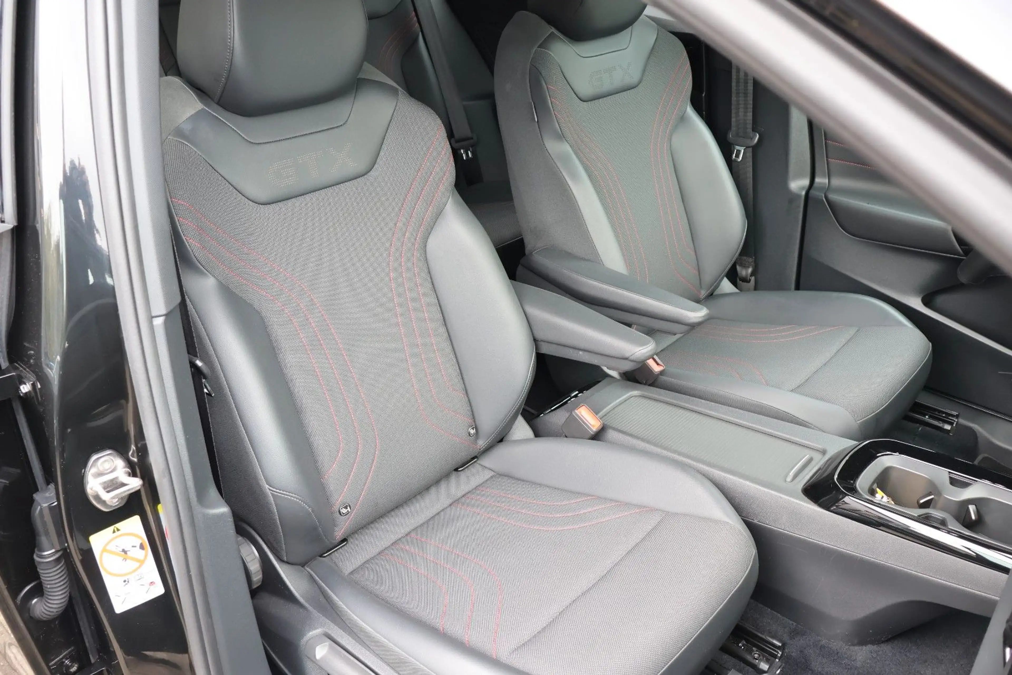 Volkswagen ID.4 GTX 220 kW 4Motion Wärmepumpe /AHK — photo 10
