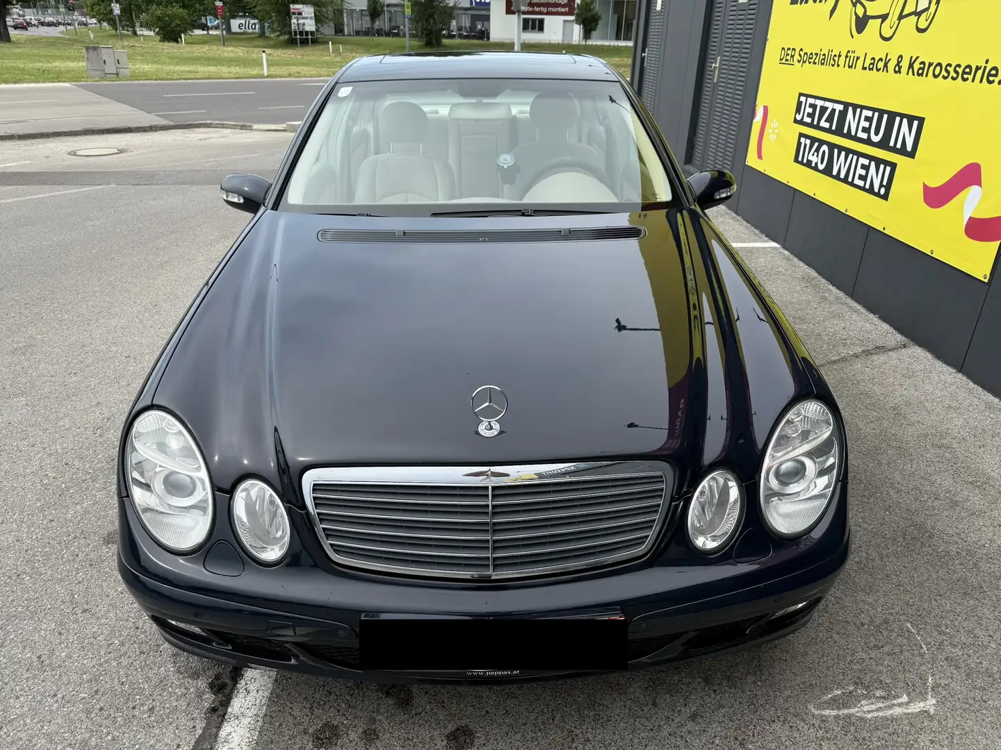 Mercedes-Benz E 200 - 1