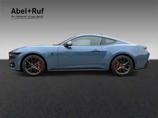 Ford Mustang view 4