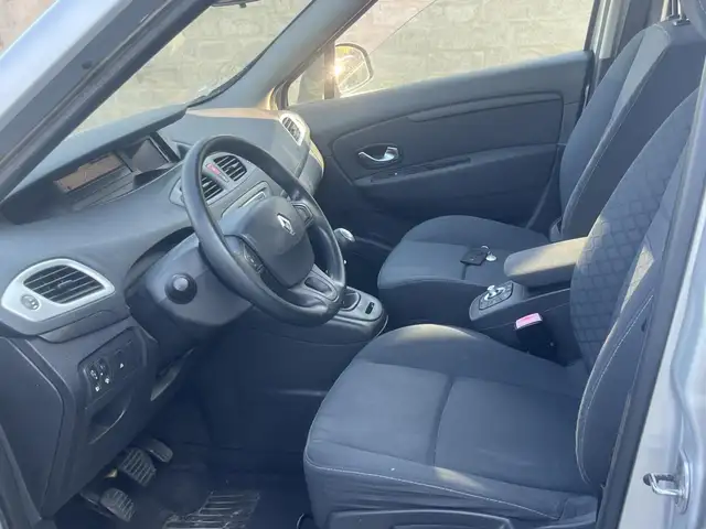 Renault Scenic view 10