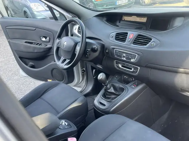 Renault Scenic view 3