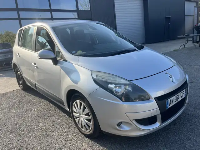 2010 Renault Scenic in Grey for sale