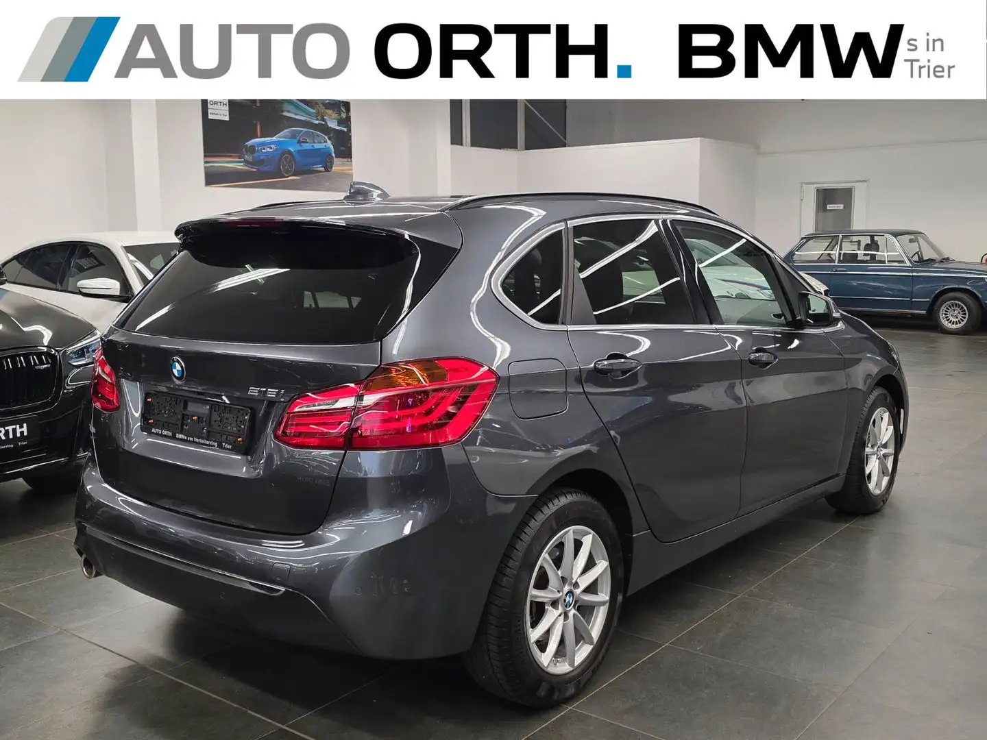 BMW 218 AUT. LEDER NAVI+ HUD PANO AHK Grau - 2