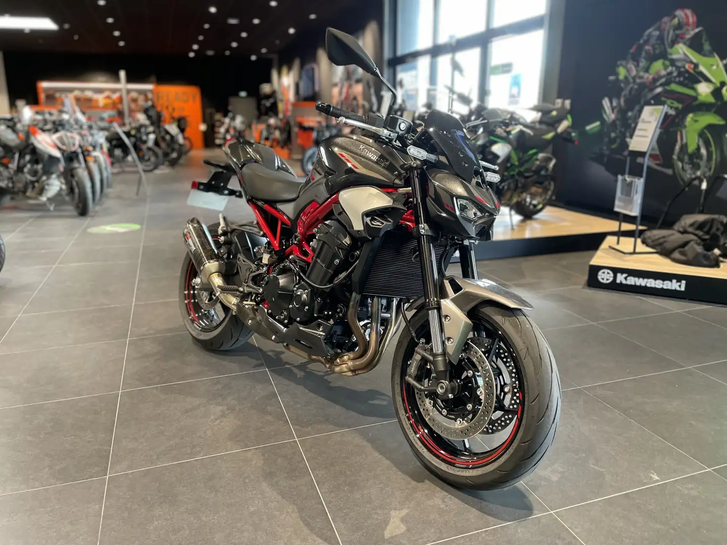 Kawasaki Z 900 Gris - 2