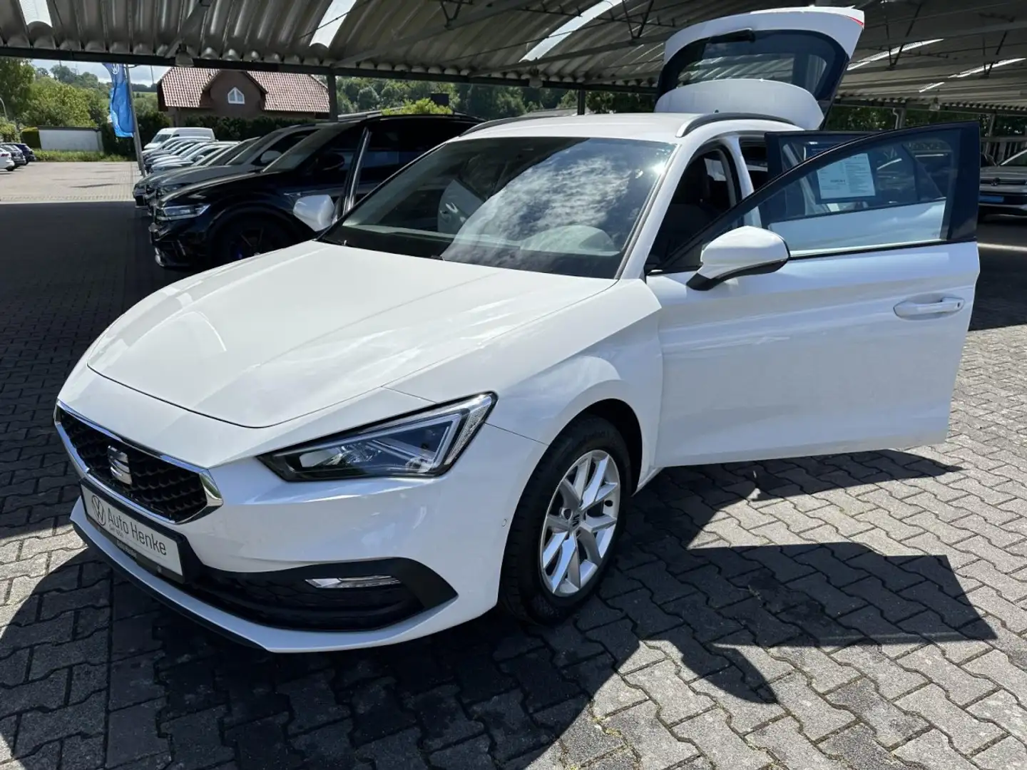 SEAT Leon Sportstourer 2.0 TDI DSG STYLE + NAVI + AHK + ACC Weiß - 2