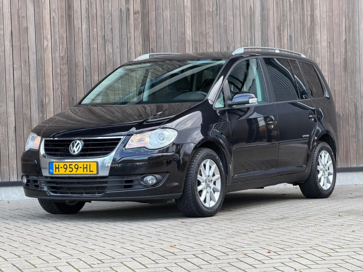 Volkswagen Touran 1.4 TSI United / 7 PERSOONS / AUTOMAAT / Zwart - 2