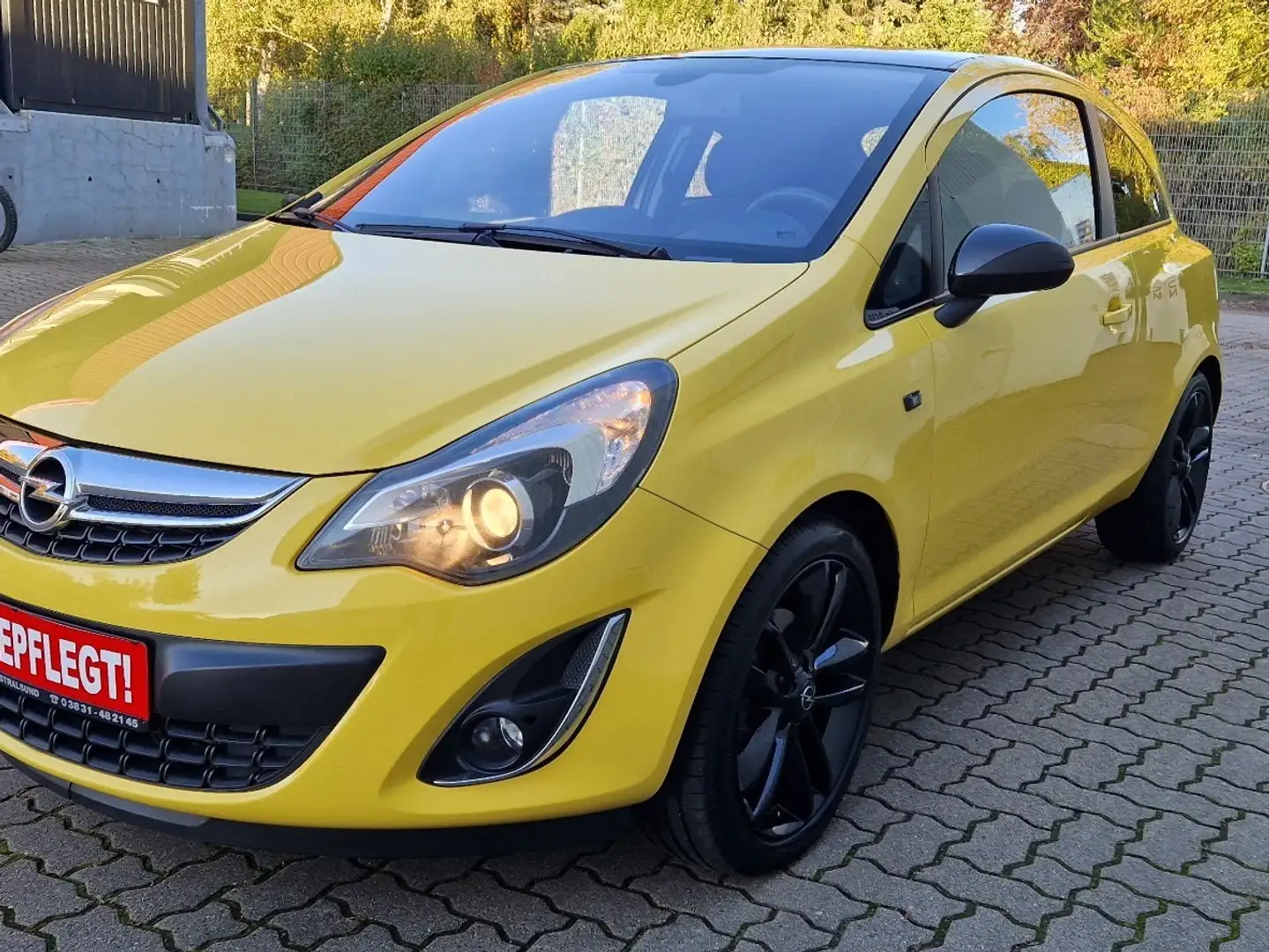 Opel Corsa Color Edition Turbo Amarillo - 1