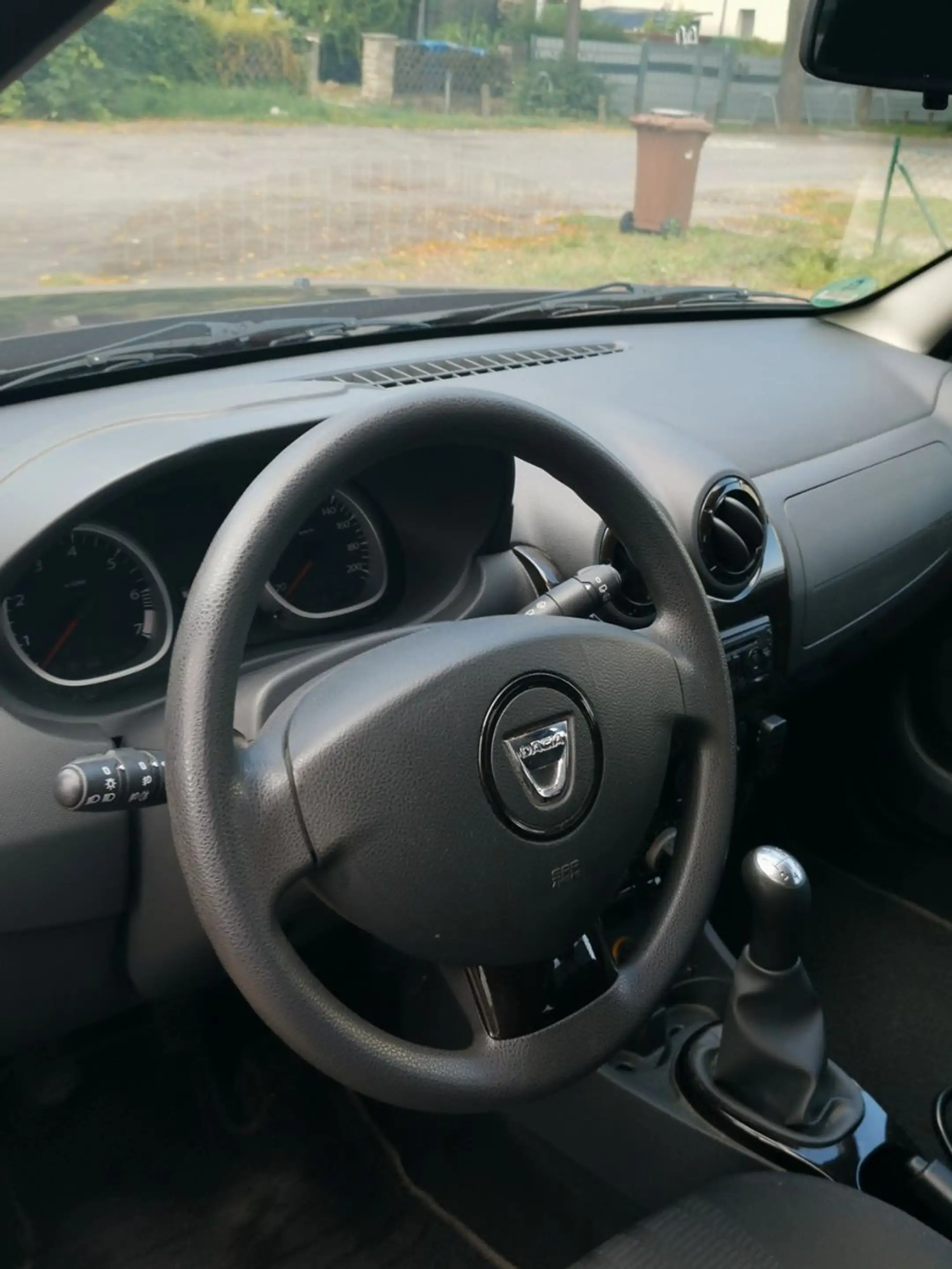 Dacia Duster I Laureate 4x2 1.6 TÜV Zahnriemen Klima — photo 11
