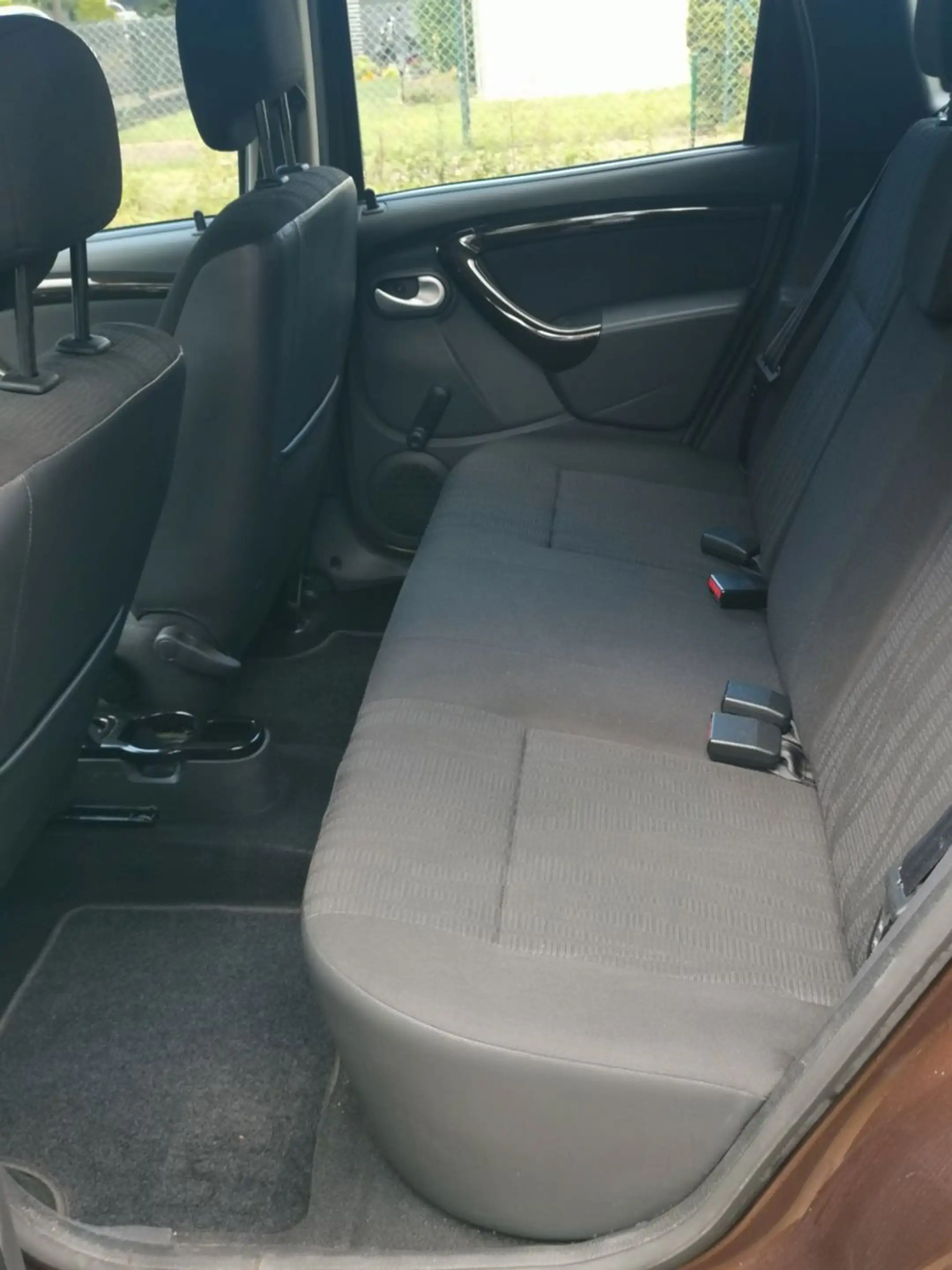 Dacia Duster I Laureate 4x2 1.6 TÜV Zahnriemen Klima — photo 12