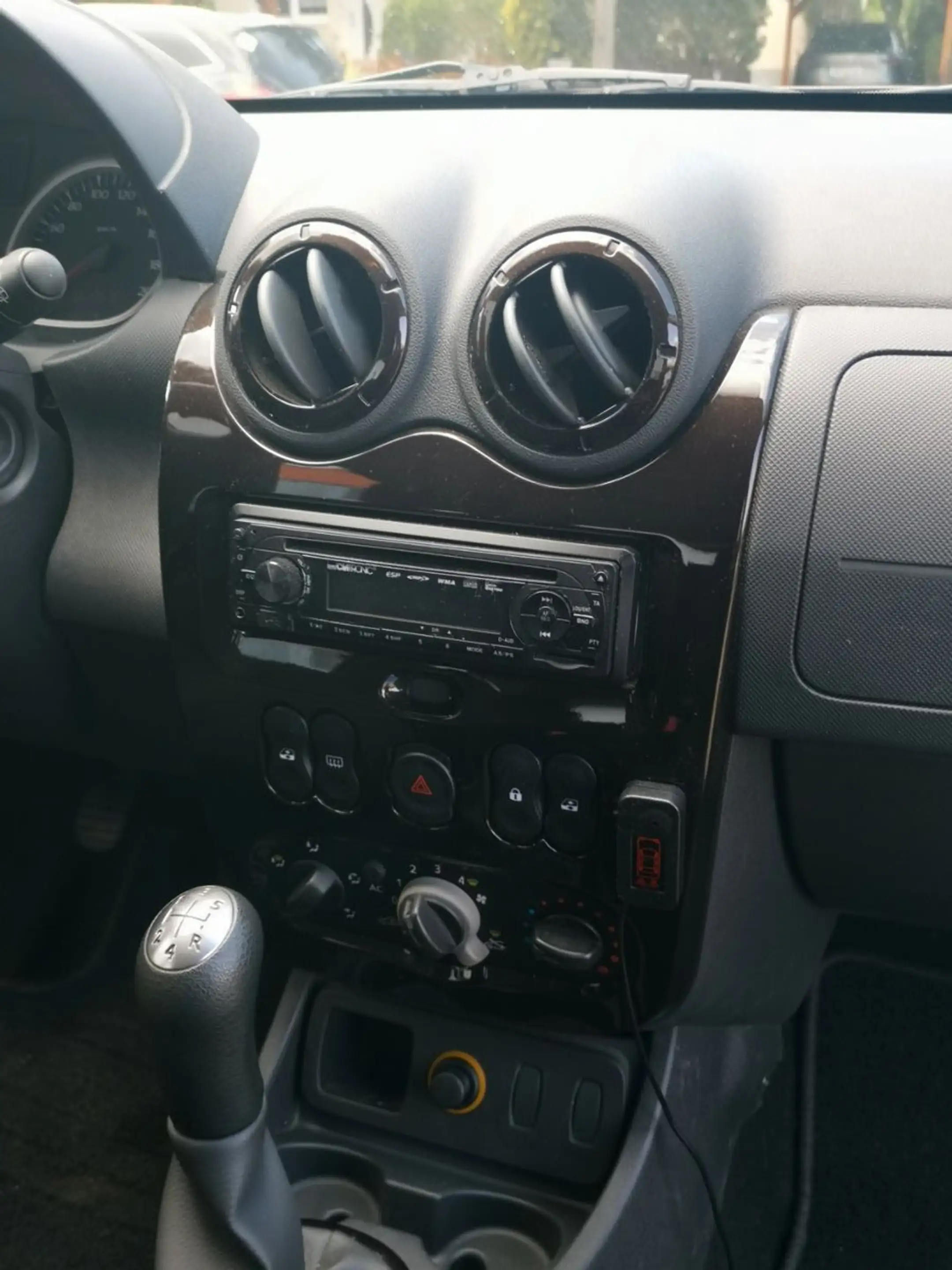 Dacia Duster I Laureate 4x2 1.6 TÜV Zahnriemen Klima — photo 9