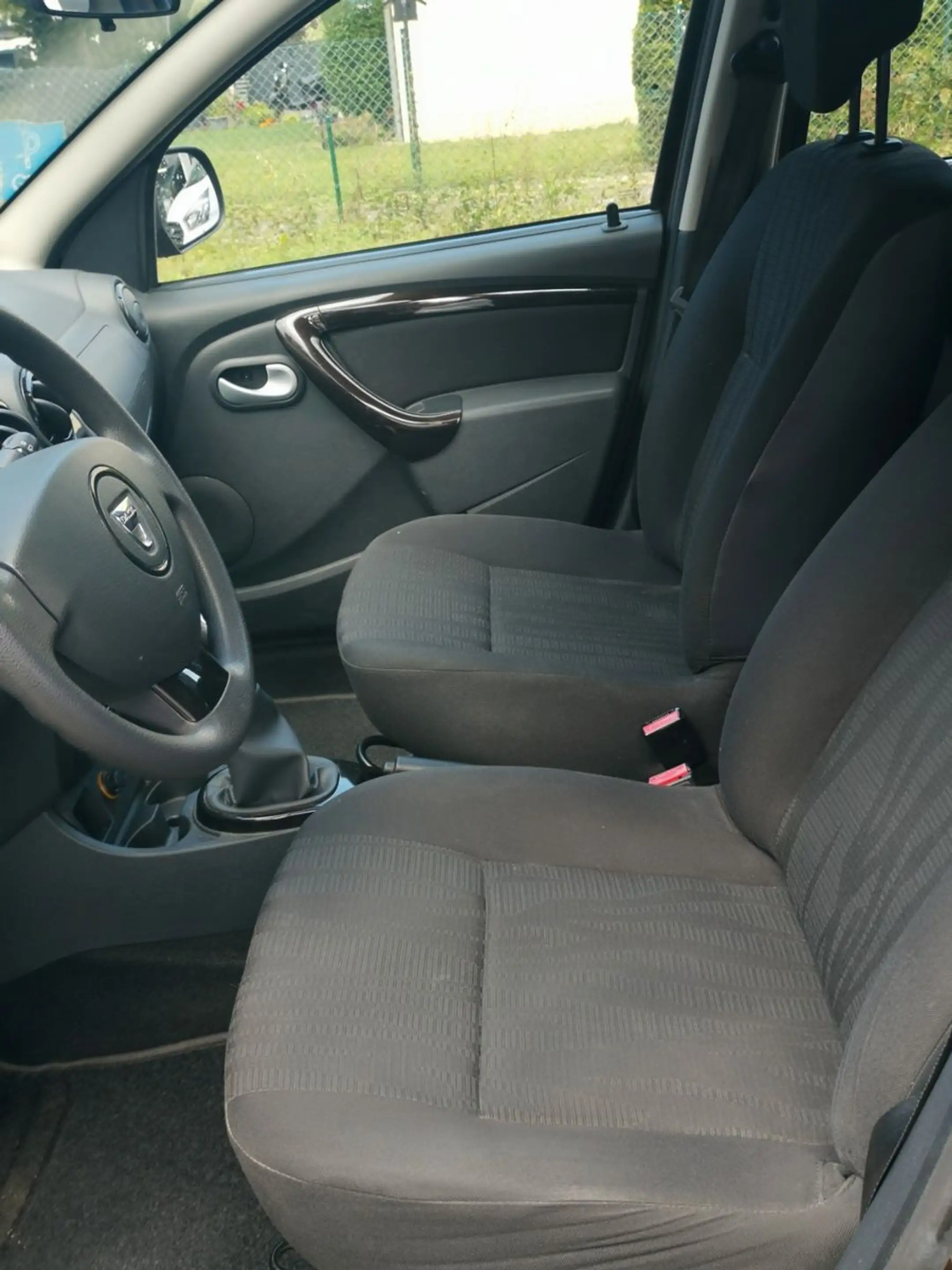 Dacia Duster I Laureate 4x2 1.6 TÜV Zahnriemen Klima — photo 10