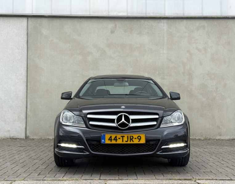 Mercedes-Benz C 180 Coupé Ambition AMG Pano 19inch DEALER NAP — photo 9