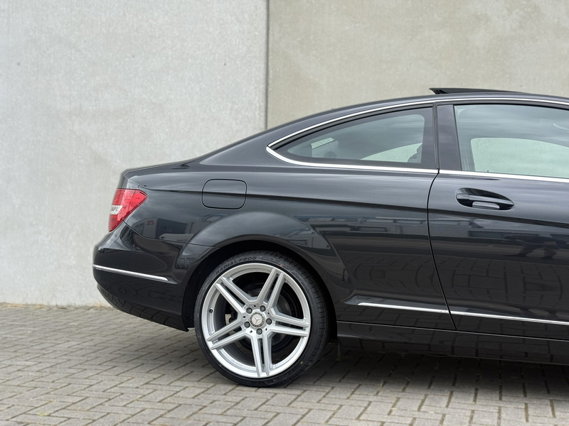 Mercedes-Benz C 180 Coupé Ambition AMG Pano 19inch DEALER NAP — photo 12