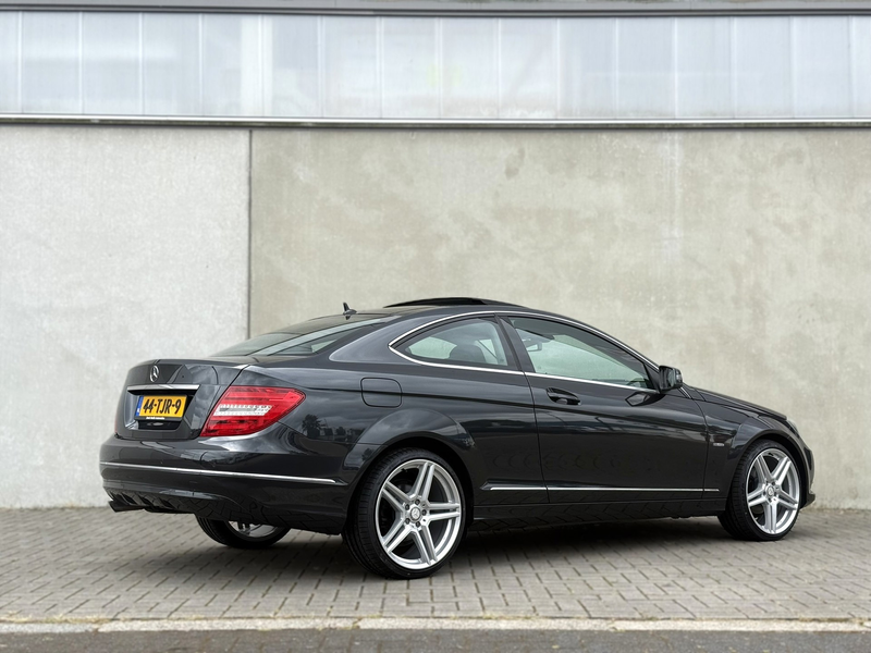 Mercedes-Benz C 180 Coupé Ambition AMG Pano 19inch DEALER NAP — photo 6
