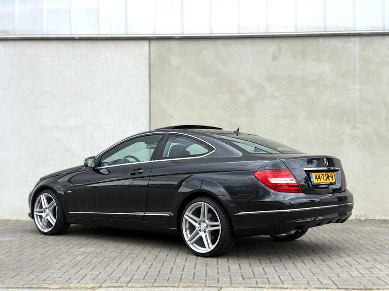 Mercedes-Benz C 180 Coupé Ambition AMG Pano 19inch DEALER NAP — photo 3