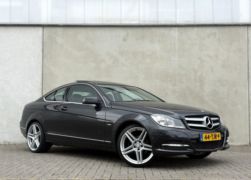 Mercedes-Benz C 180 Coupé Ambition AMG Pano 19inch DEALER NAP — photo 5