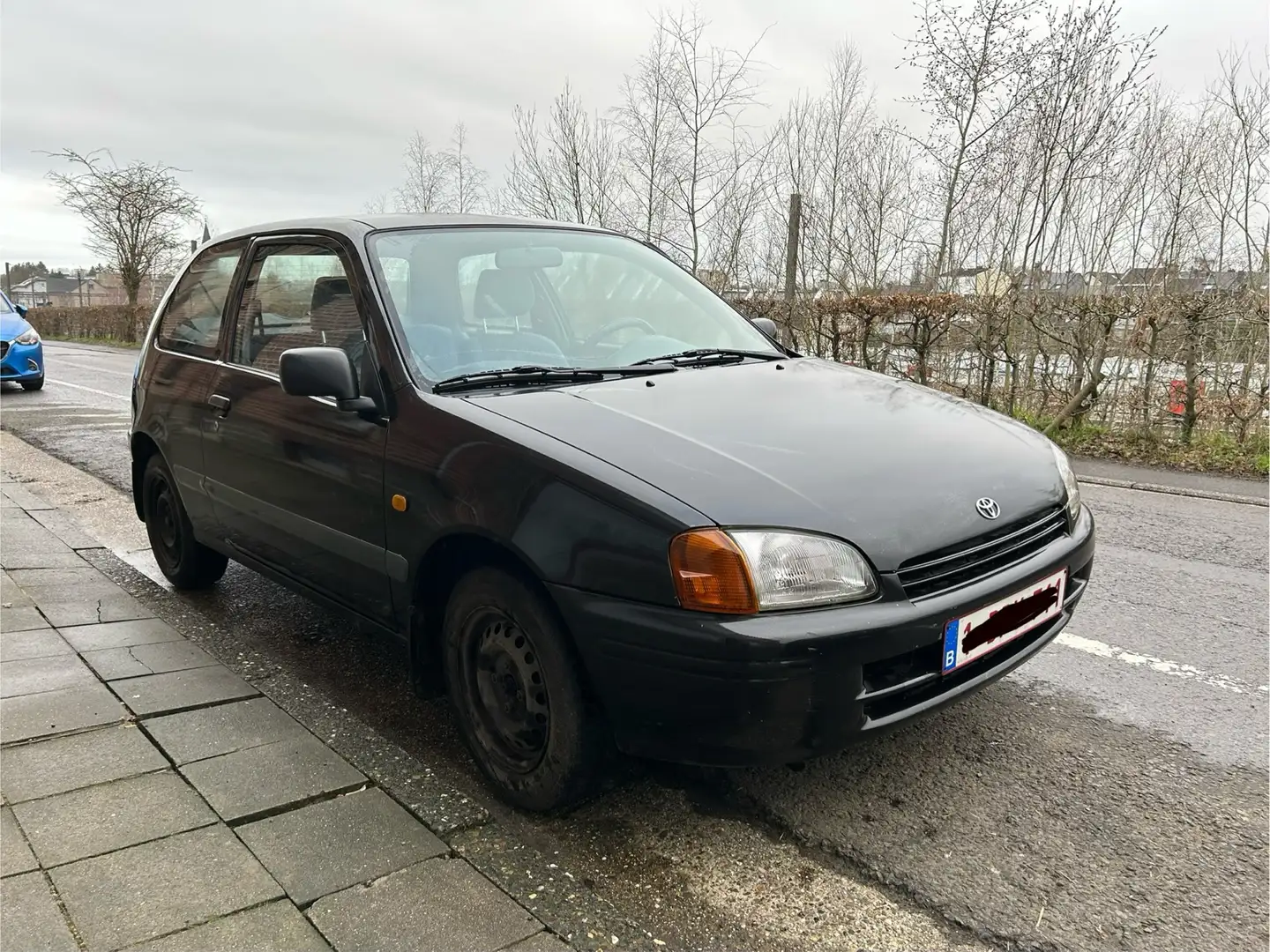 Toyota Starlet 1.3i 16v Medley Czarny - 1