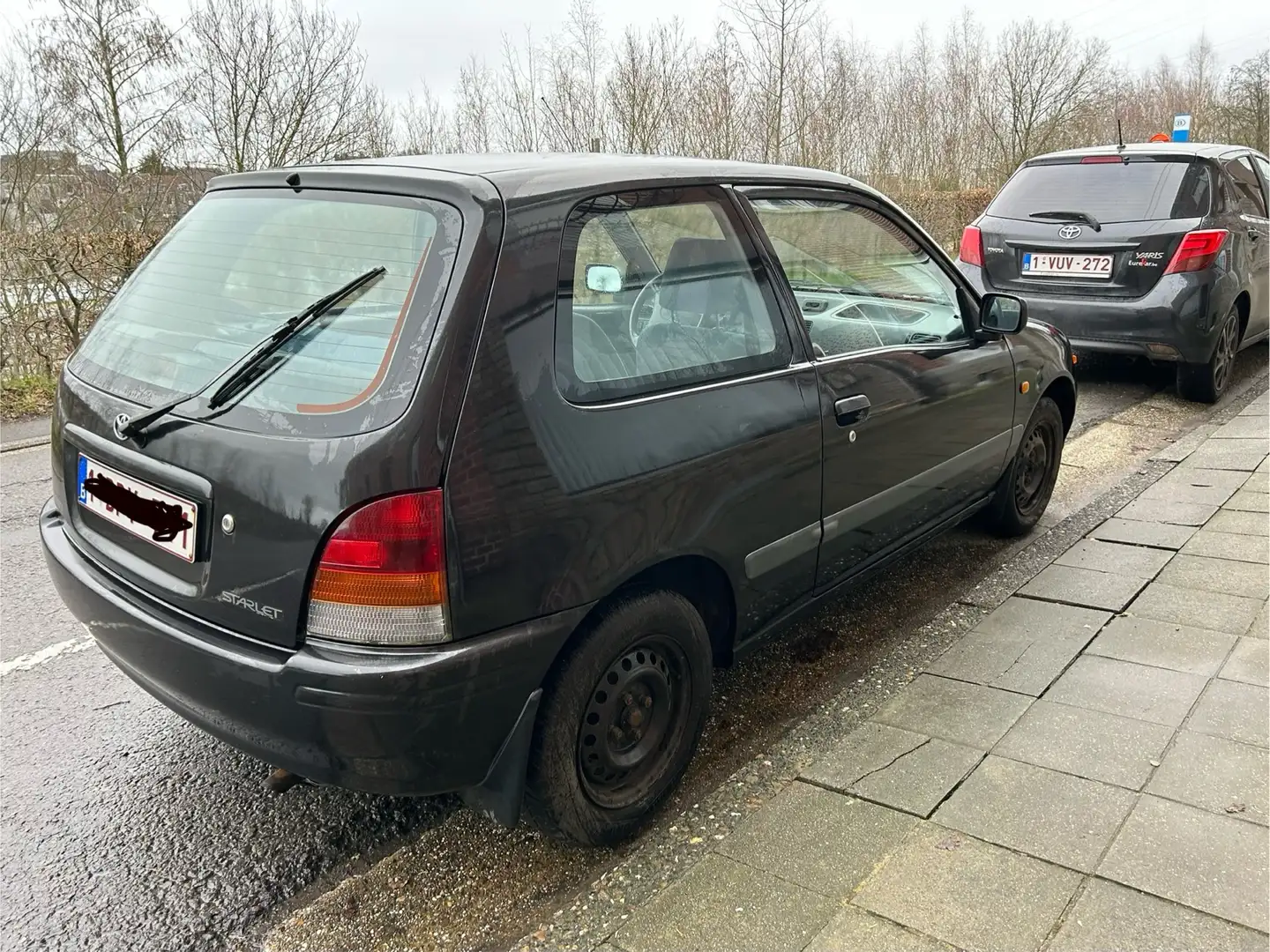 Toyota Starlet 1.3i 16v Medley Czarny - 2