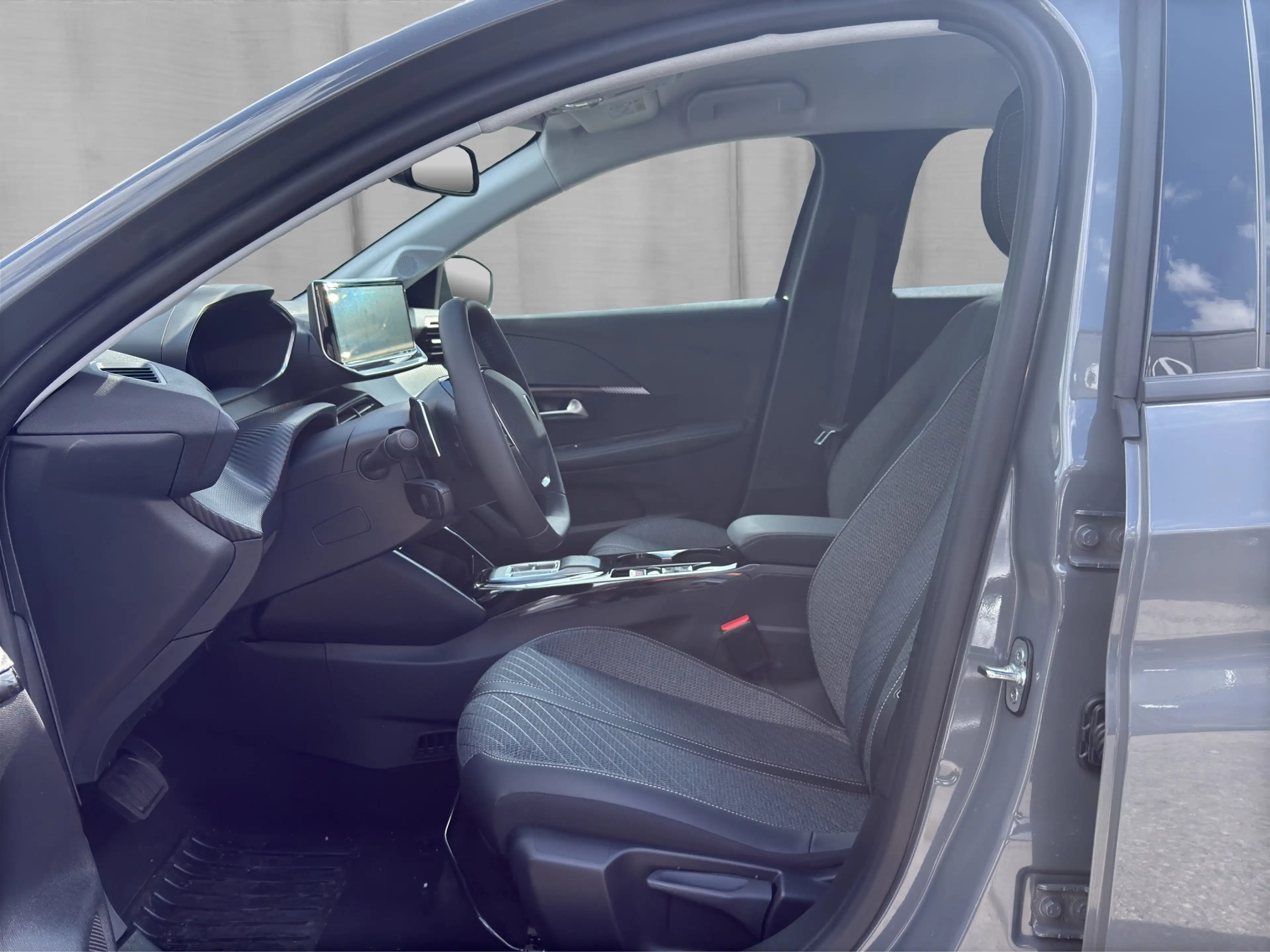 Peugeot 208 Allure Hybrid 110PS e-DSC6 — photo 9